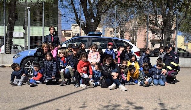 Educazione stradale: i bambini della scuola d’Infanzia di via Solari con la Polizia 