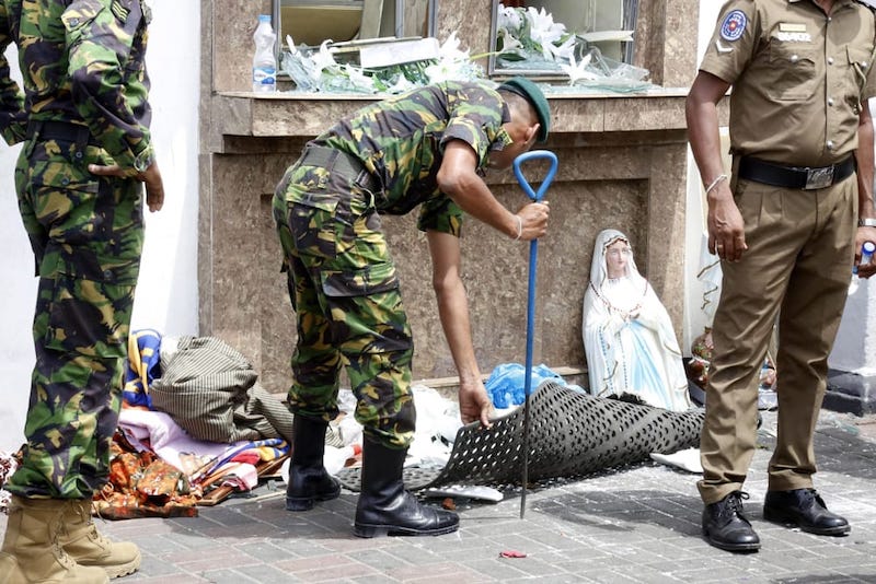 Massacro in Sri Lanka: almeno 290 i morti negli attentati nel giorno di Pasqua in chiese e hotel, 13 arresti 