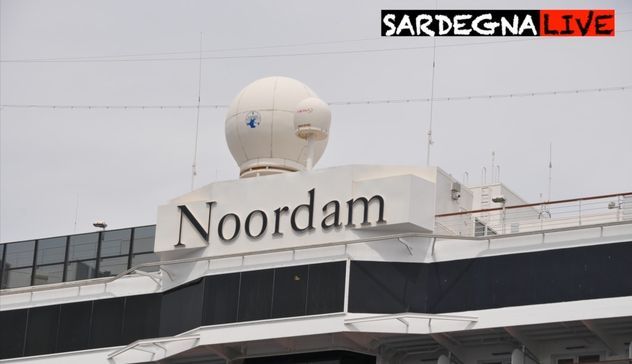 Nella rada di Alghero ritorna la nave da crociera Noordam con 2010 passeggeri