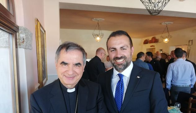 Michele Pais e il Cardinale Angelo Becciu: “Collaborazione sempre più intensa tra Istituzioni regionali e Chiesa”