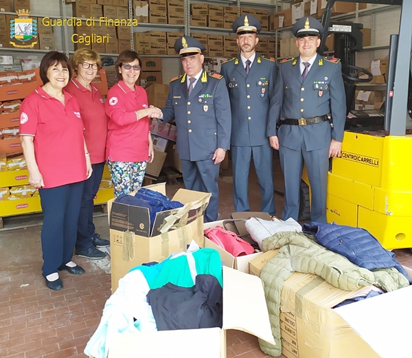  Vestiario taroccato sequestrato dalla Guardia di Finanza: donato alla Croce Rossa Italiana