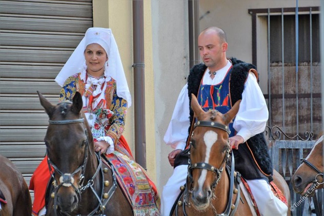 A Ollolai il fascino di cavalieri e amazzoni della Sardegna: il 16 giugno l'imperdibile sfilata