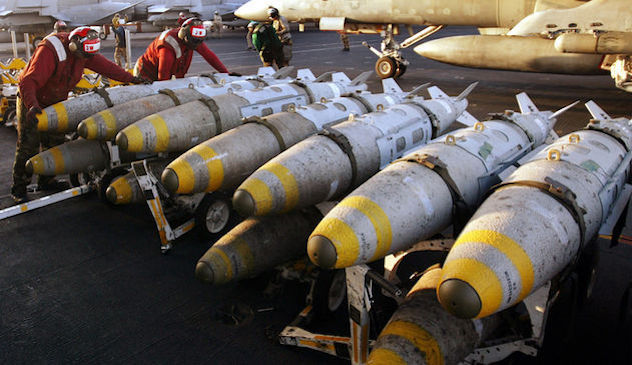 Fabbrica di bombe: contratti brevi e stop assunzioni 