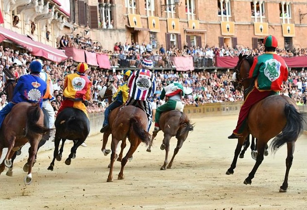 Palio di Siena: ecco i protagonisti. I cavalli e i fantini che correranno la carriera del 2 luglio