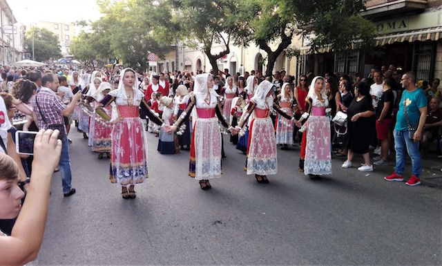 Ittiri Folk Festa, grande successo per grande parata dei 16 gruppi