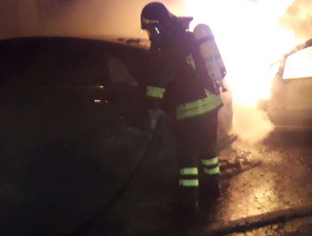 Attentato incendiario a Ortueri: a fuoco un furgone e un'auto