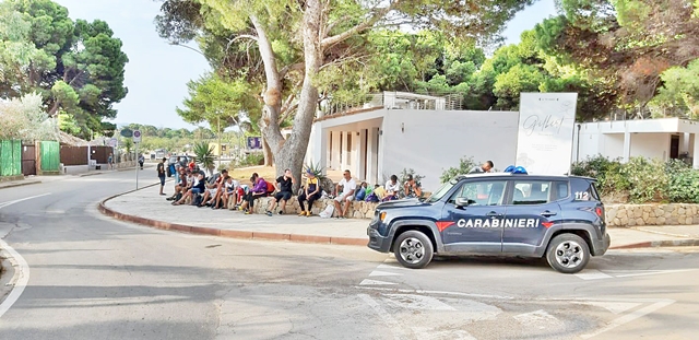Ancora sbarchi di clandestini, i Carabinieri rintracciano 40 algerini tra Porto Pino e Sant’Antioco