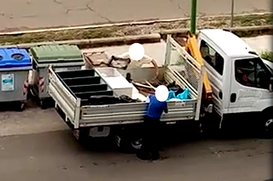 Abbandona rifiuti ingombranti in via Ugo la Malfa, la Polizia Municipale lo sanziona