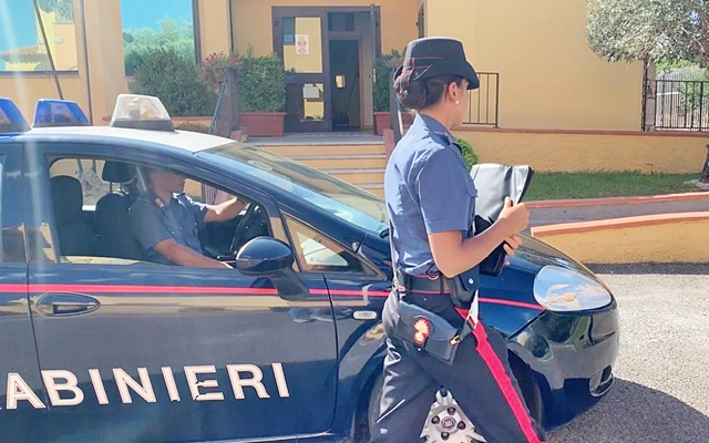 Cerca di vendere su internet una macchina agricola ma è una truffa: denunciato dai Carabinieri