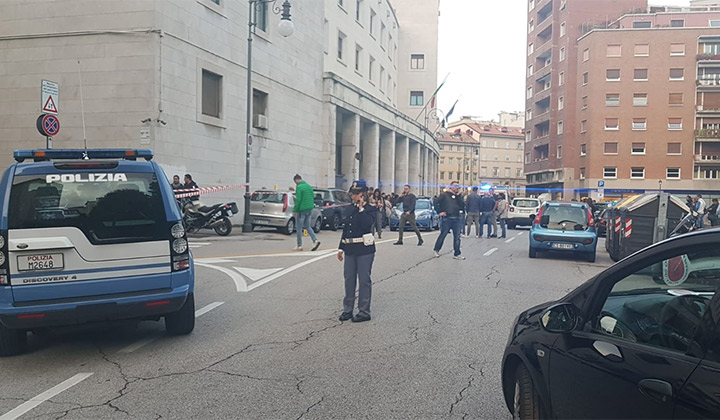 Sparatoria in Questura: uccisi due agenti a Trieste
