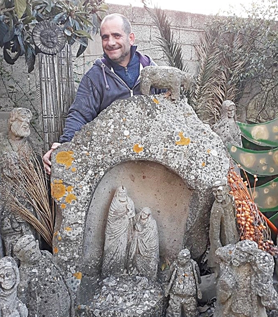 Gigi Porceddu, lo sfogo contro i ladri dello scultore di Villasor: “Rubato il mio Gesù Bambino, ne ho fatto un altro: è ancora più bello”