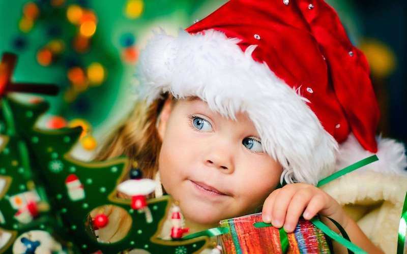 “A pitzinnu mi torro”: il Natale di Ollolai dei bambini si colora di musica e danze con i bambini di tutta la Sardegna