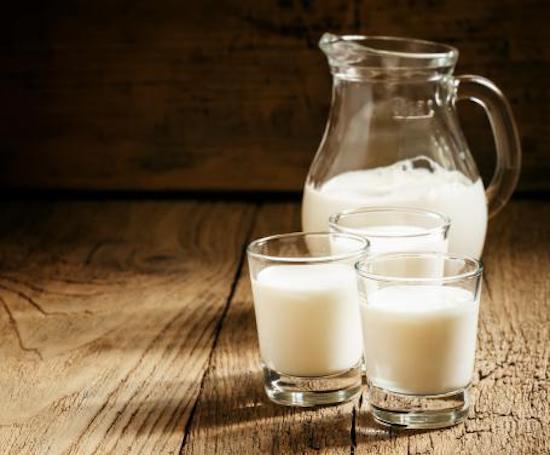 Tracce di antibiotico nel latte italiano venduto nei supermercati