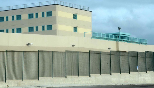 Sassari. Aggressione nel carcere di Bancali: detenuti del 41bis conficca una penna sul volto di un agente