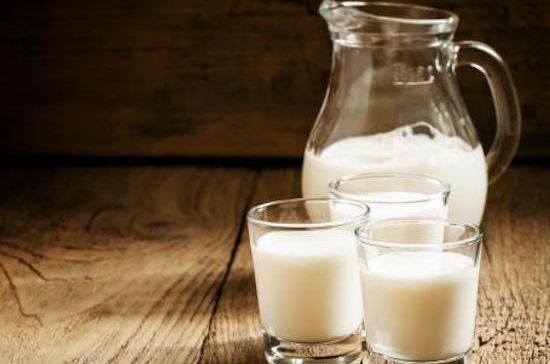 Tracce di antibiotico nel latte italiano venduto nei supermercati