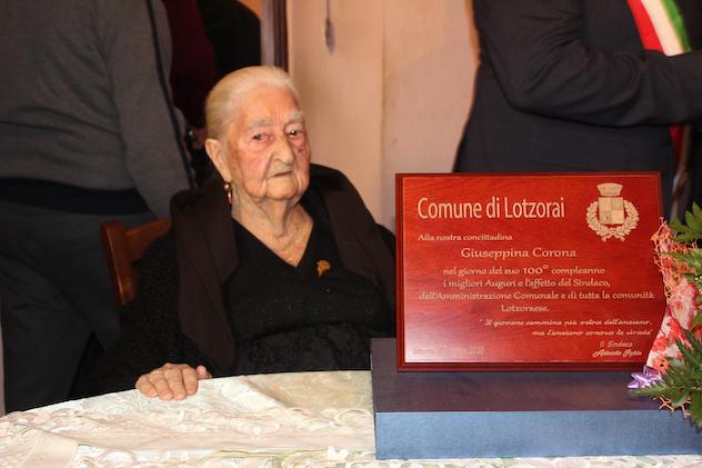 Lotzorai festeggia i 100 anni di tzia Peppina Corona 