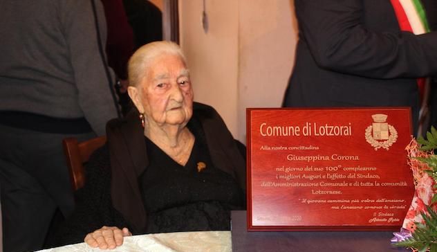 Lotzorai festeggia i 100 anni di tzia Peppina Corona 