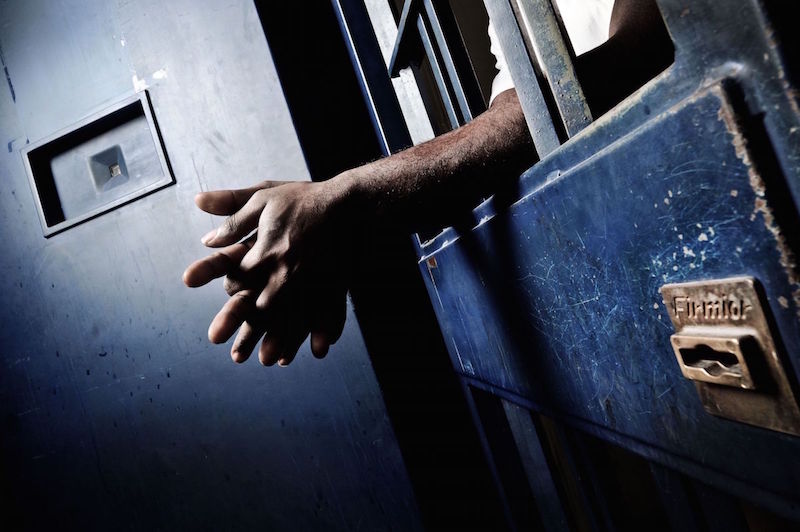 La sorella di un detenuto accusa la Polizia penitenziaria: “Mio fratello pestato in cella”