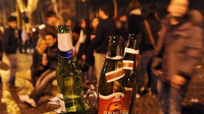 Vendita di alcolici a minorenni, chiuso per trenta giorni un locale a Sassari