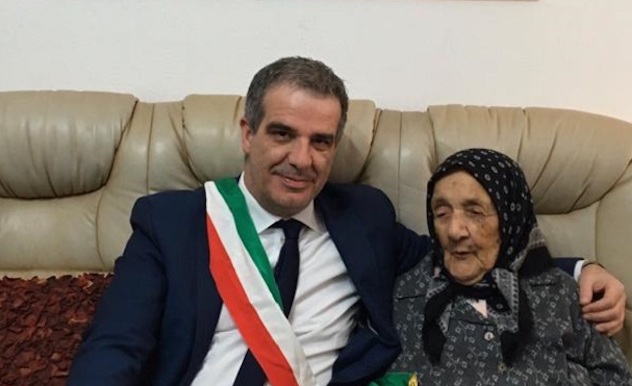 Grande festa a Loceri per i 104 anni di Raimonda Deplano