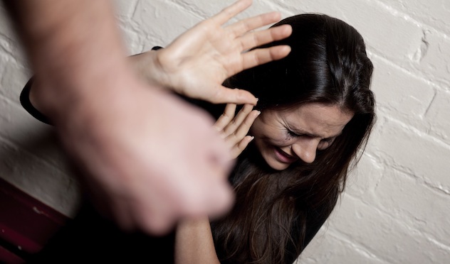 Un 38enne alcolizzato stupra la madre: la donna sotto choc è ricoverata, lui è stato arrestato