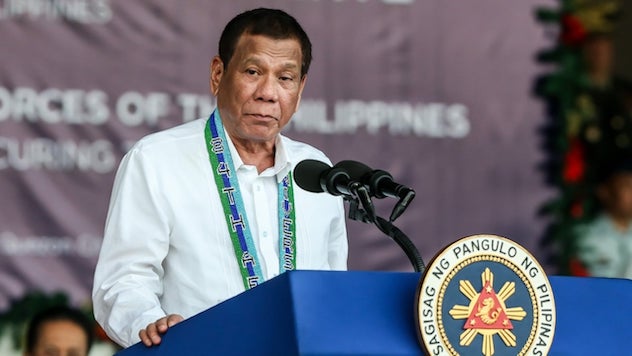 Coronavirus. Il presidente delle Filippine ordina di sparare contro chi non rispetta la quarantena