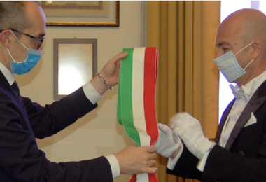 Sant'Efisio. Raffaele Onnis insignito del Toson d’oro e dalla fascia tricolore dal sindaco Truzzu