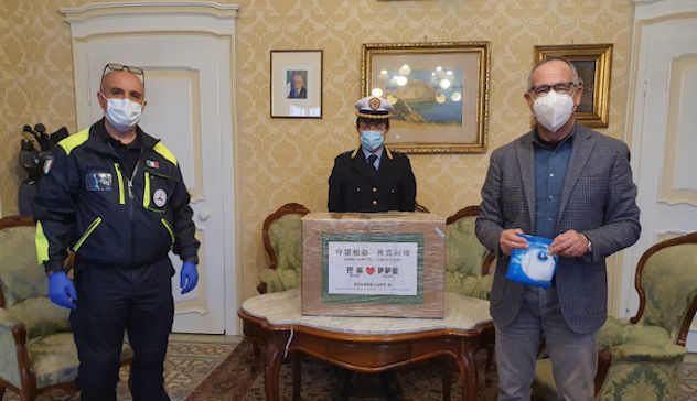 Coronavirus, arrivate a Sassari le tute protettive e le mascherine donate dal Distretto cinese