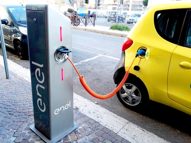 Enel X triplica la rete di punti di ricarica pubblici per veicoli elettrici 