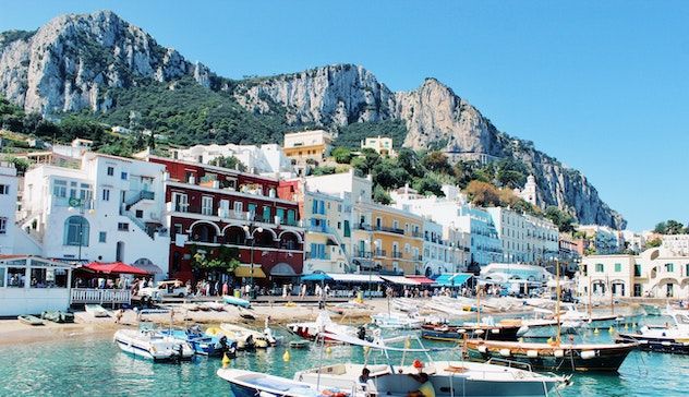 Positivi tre romani in vacanza a Capri