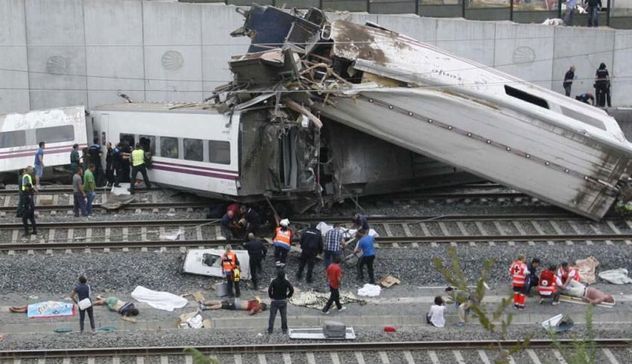 Tragedia in Spagna: treno deraglia a 220 km/h. Almeno 77 vittime, 143 i feriti