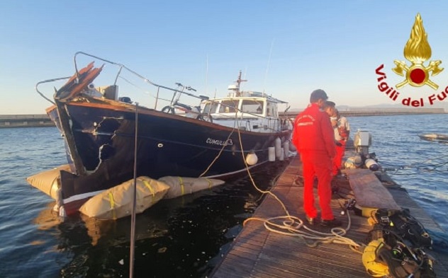 Imbarcazione urta il molo del porto di Cagliari e rischia di affondare