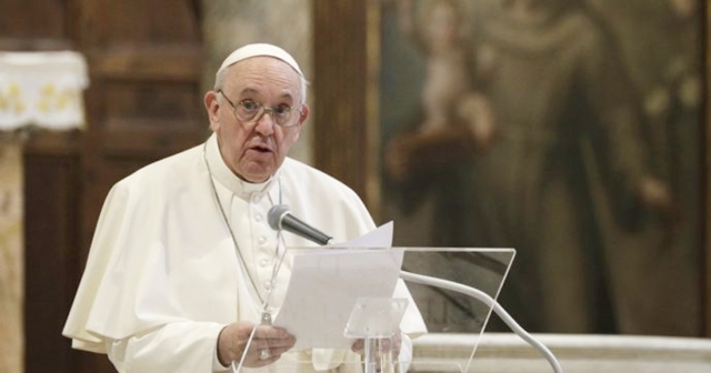 Il Papa: “Favorevole alle unioni civili per le coppie omosessuali”
