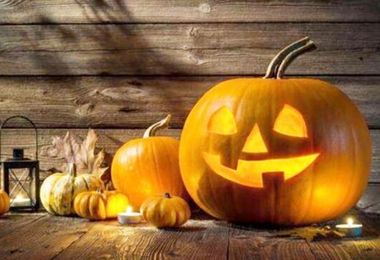 Halloween per i bambini: il Covid non ferma la festa in via Manno e nelle vie dello shopping