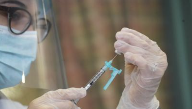 Coronavirus: il 'day after' dei vaccinati, 'tutto bene, solo braccio indolenzito'