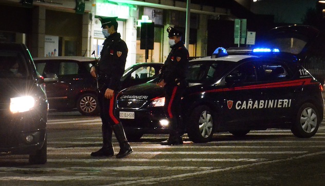 Cagliari. In auto con una mazza ferrata e una da baseball, una roncola e una spranga: denunciato quartese