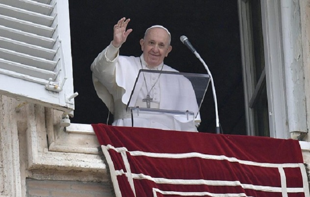 Papa Francesco torna ad affacciarsi in Piazza San Pietro per l'Angelus