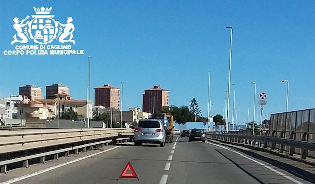 Cagliari: tamponamento a catena sull'asse mediano