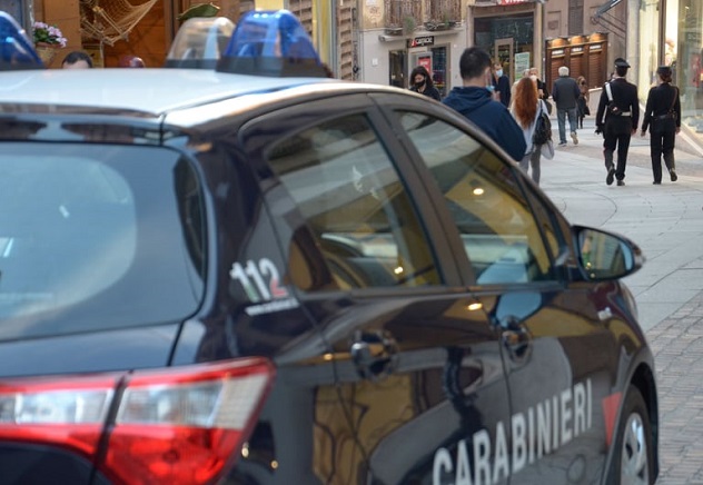 Cagliari. Entra in furgone e sottrae cellulare: arrestato 21enne