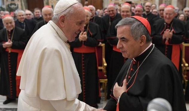 Dopo lo scandalo segnali di distensione. Il Giovedì Santo di Bergoglio col cardinal Becciu