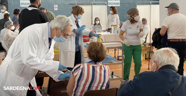 Oggi e domani la vaccinazione dei cittadini residenti ad Alghero con 80 anni e più