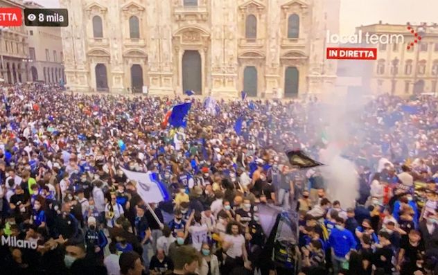 Inter scudetto, 30mila persone in piazza: a Milano si può