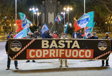 Fratelli d'Italia, flash-mob a Cagliari per dire basta al coprifuoco