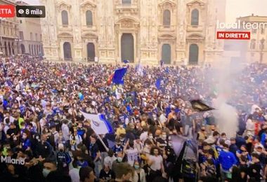 Inter scudetto, 30mila persone in piazza: a Milano si può