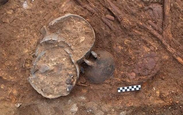 Una tomba preistorica riemerge a Samassi dagli scavi della rete del gas metano