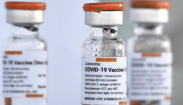Covid. L'Oms approva l'uso di emergenza del vaccino cinese