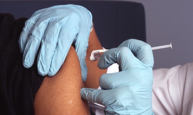 Vaccino anti-Covid, 34enne colpita da trombosi