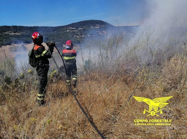 Divampati 19 incendi in Sardegna: 3 elicotteri e un canadair proveniente da Ciampino a Ittiri
