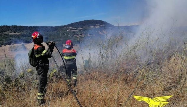 Divampati 19 incendi in Sardegna: 3 elicotteri e un canadair proveniente da Ciampino a Ittiri