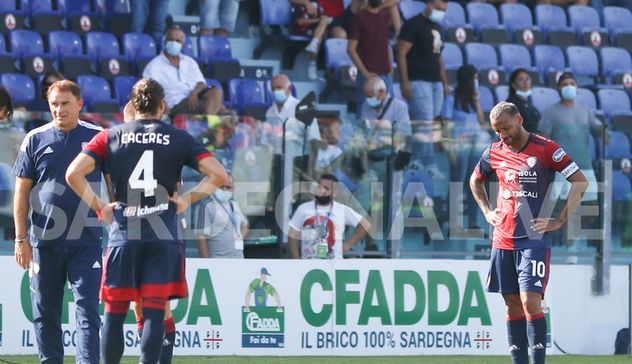 Cagliari-Genoa 2-3, pesante sconfitta in rimonta